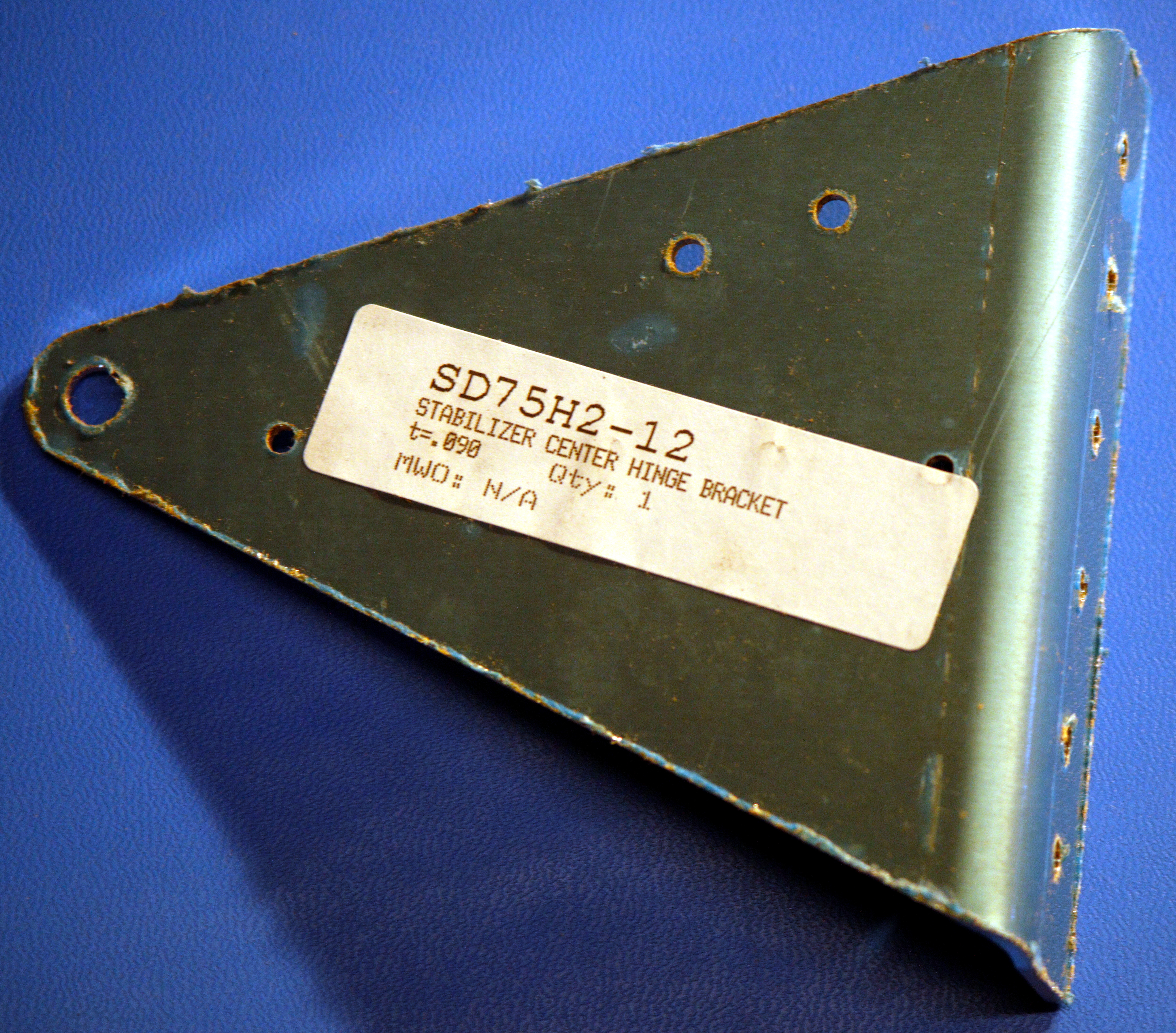 _images/tail_kit_stabilizer_center_hinge_bracket.jpg